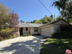 Building Photo - 4850 Excelente Dr