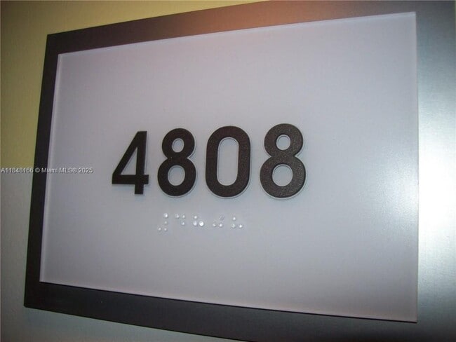 Building Photo - 475 Brickell Ave