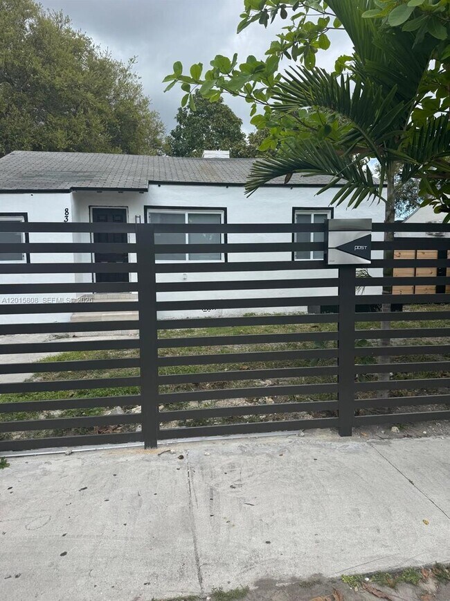 Building Photo - 833 NW 75th St