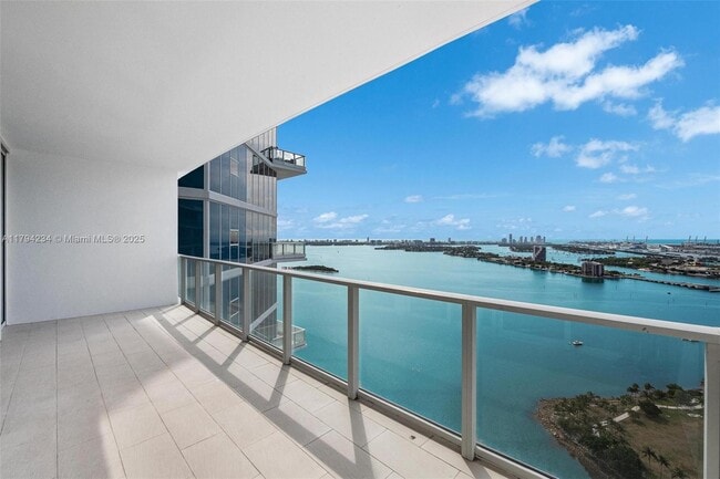 Building Photo - 2020 N Bayshore Dr