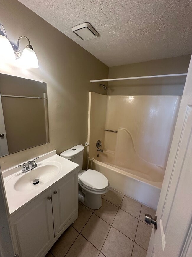 Building Photo - 2036 Laboon Cir