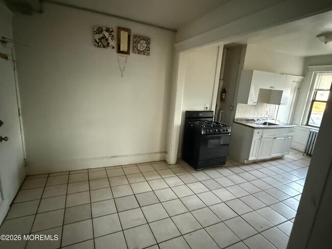 Building Photo - 56 Main St