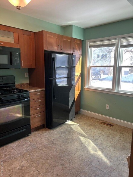 Building Photo - 135 W Nyack Rd