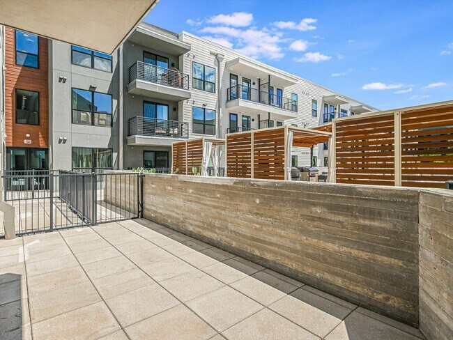 Building Photo - 1701 Simond Ave Ave