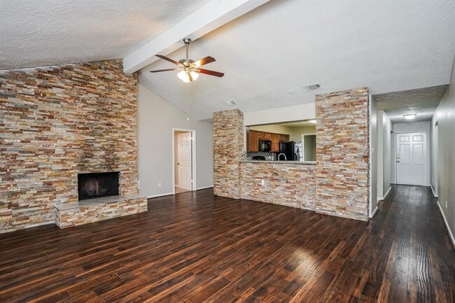 Building Photo - 17927 Lake Manor Dr