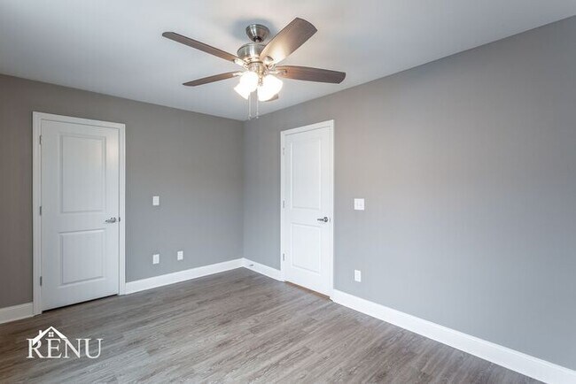 Building Photo - 2374 E 18th Street Pl