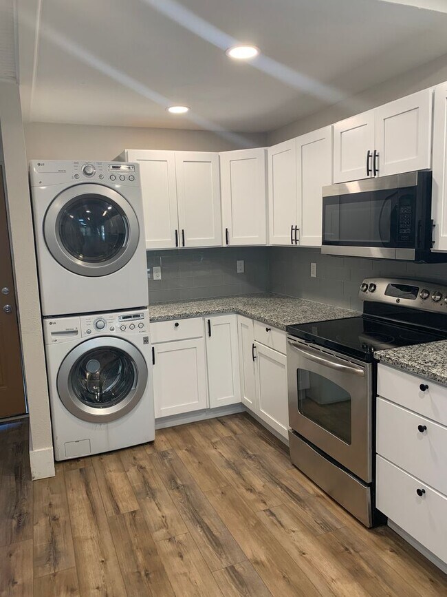 Building Photo - 2102 8th Ave