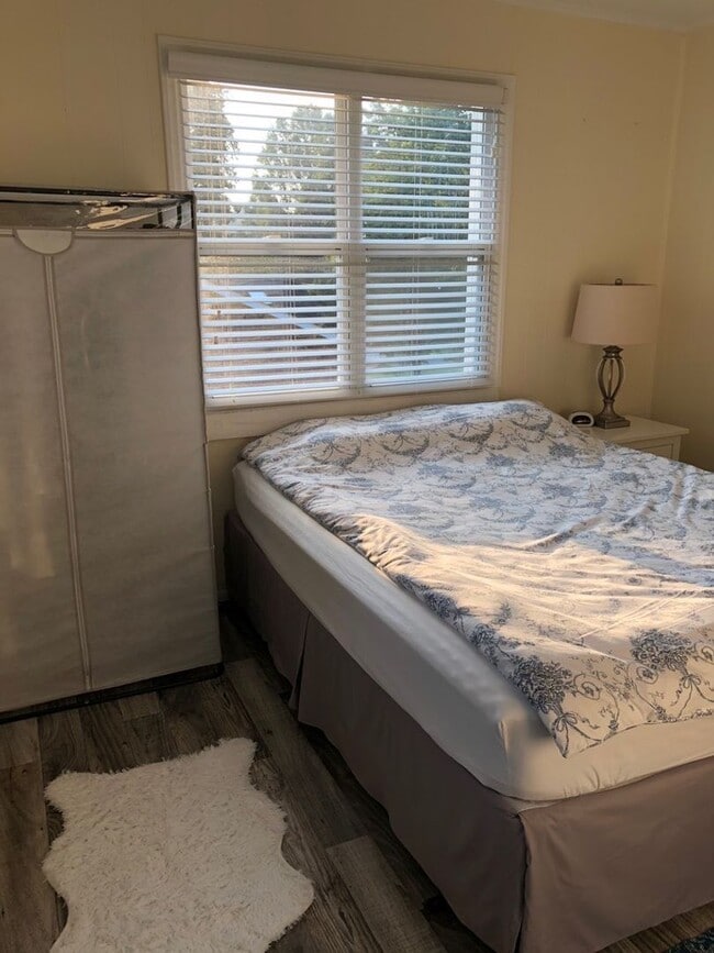 Building Photo - 1219 Brookwood Dr