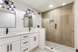 Building Photo - 2822 Clear Springs Dr