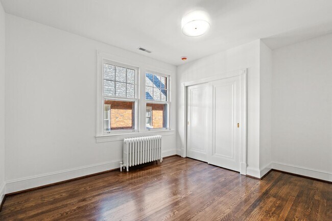 Building Photo - 2814 Bellevue Terrace NW