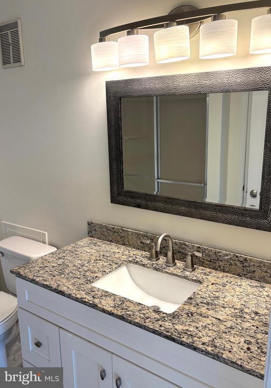 Building Photo - 1812 Hickory Cir