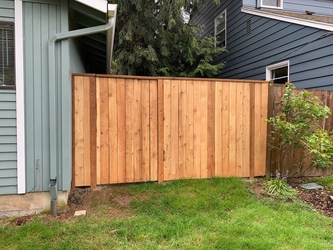 Building Photo - 3 Bed 2 Bath House~ Kenton Neighborhood~ Large Trees plus  W/D Hook Ups!