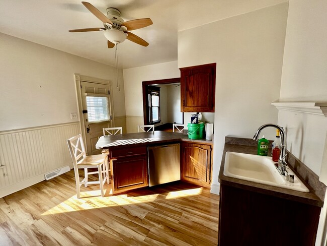 Kitchen - 2105 Clarence Ave