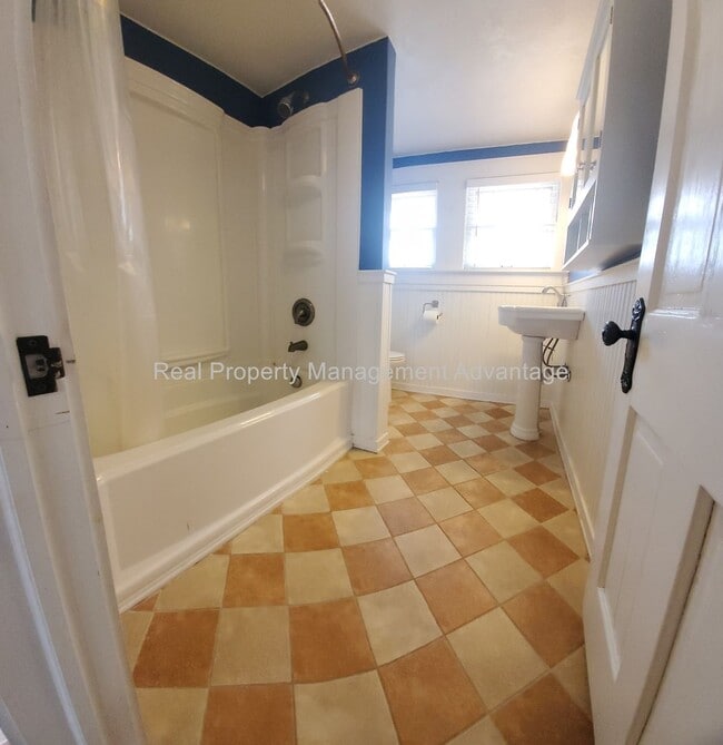 Building Photo - Craftsman Style, Modern Amenities Steps fr...