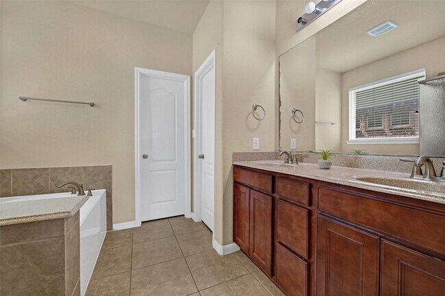 Building Photo - 9981 Stone Creek Ln