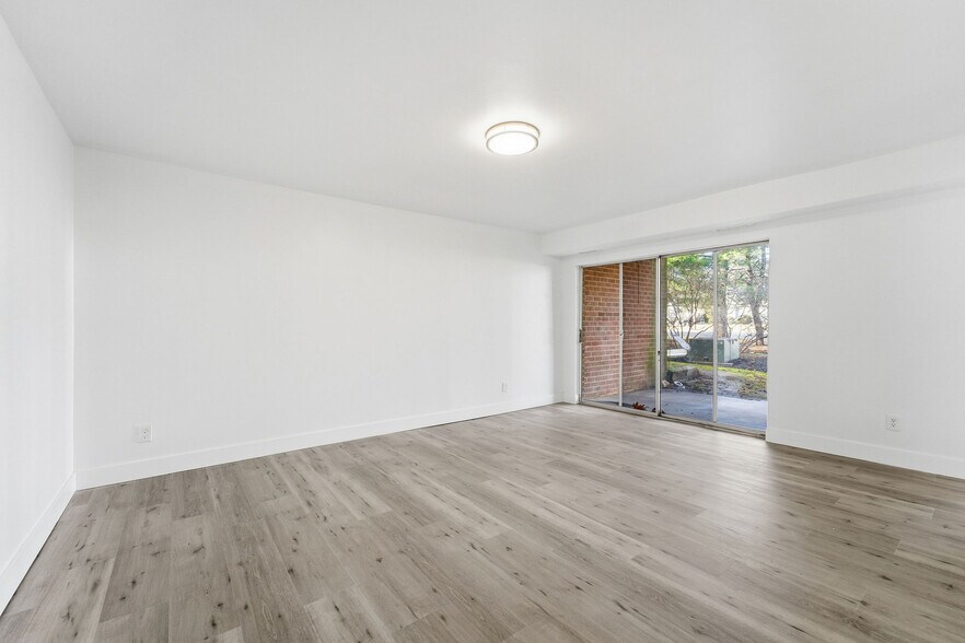 Building Photo - 113 Echelon Rd