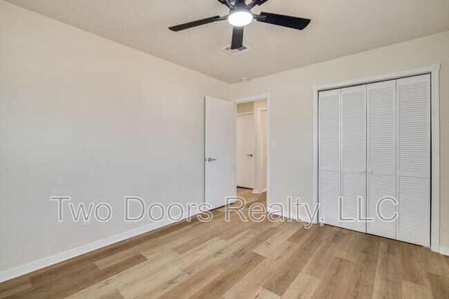 Building Photo - 2416 NW 40th St