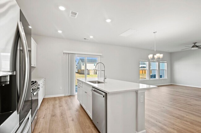 Building Photo - 3 Bedroom, 2.5 Bathroom Home in Summers Corner - Summerville