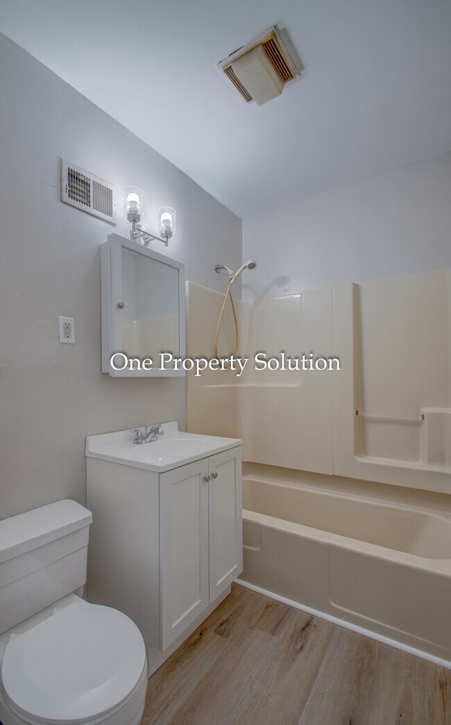 Building Photo - 1209 Logan St