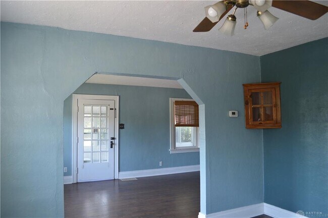 Building Photo - 2752 Springmont Ave