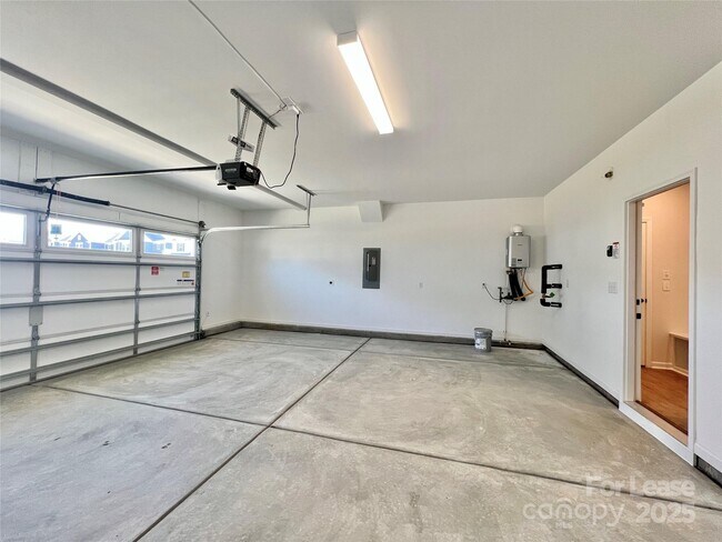 Building Photo - 15906 Parkside crossing Dr