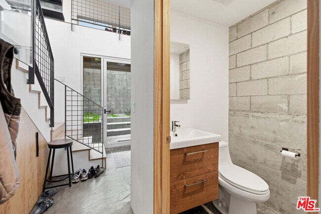 Building Photo - 6127 Glen Tower St