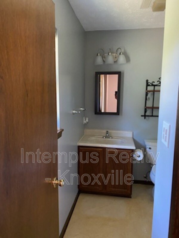 Building Photo - 6517 Bay Cir Dr