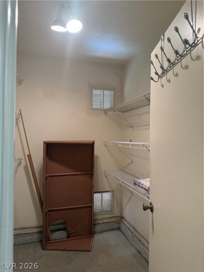 Building Photo - 2425 Showcase Dr