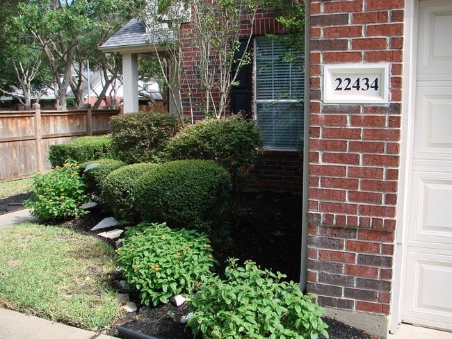 Building Photo - 22434 Cascade Springs Dr