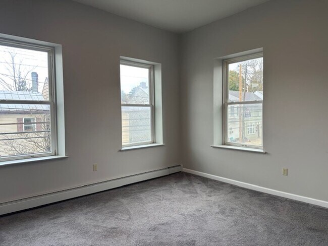 Building Photo - 136-138 W Main Ave-136