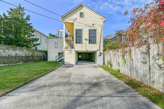 Building Photo - 1421 Winnie St