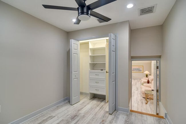 Building Photo - 5100 28th Ave N