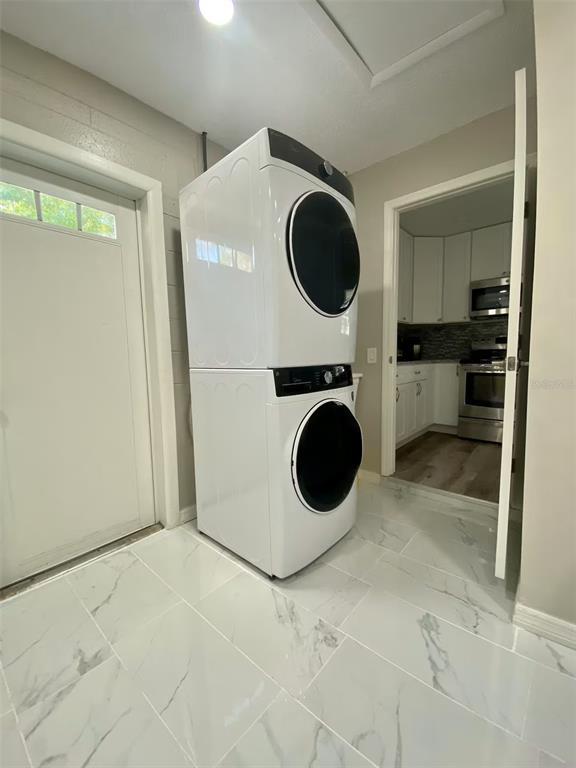 Building Photo - 8024 Candlewoode Dr