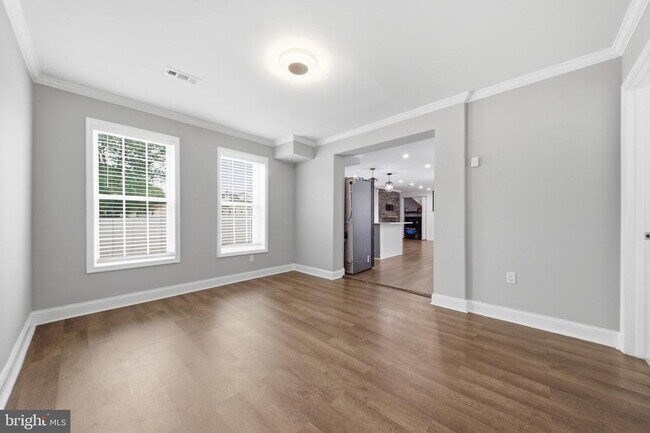 Building Photo - 3524 Meadowside Ave