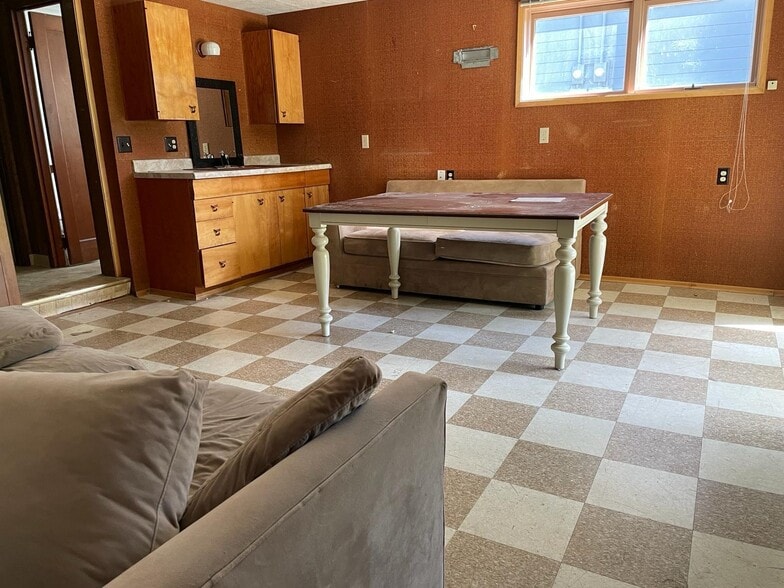 Building Photo - 1165 NE Lybecker Rd