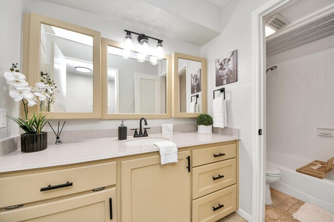 Building Photo - 18209 Vinland Dr