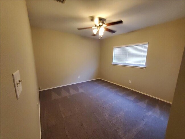 Building Photo - 10733 Marshitahs Way