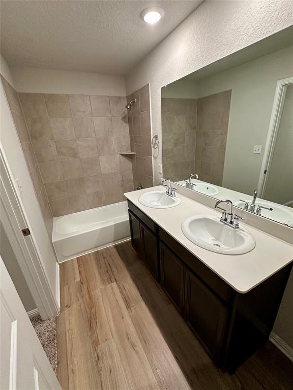 Building Photo - 906 Main St