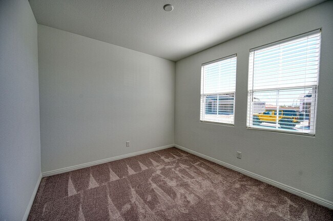 Building Photo - 3602 E Umatilla Ave