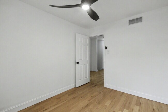 Building Photo - 2106 N Camac St