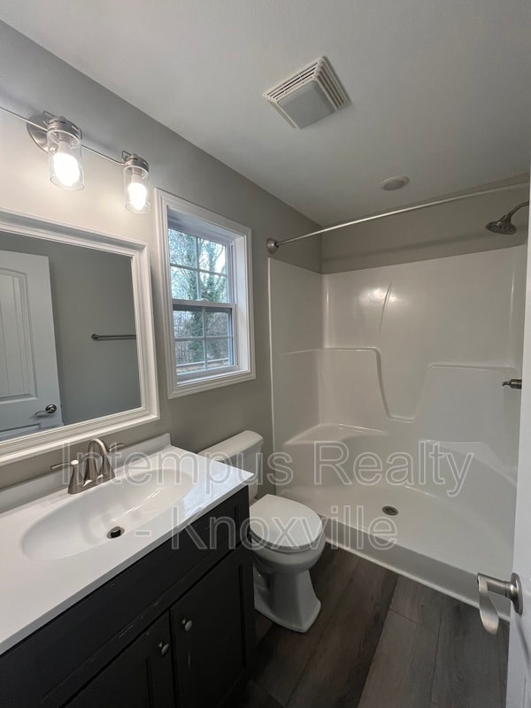 Building Photo - 355 W Outer Dr