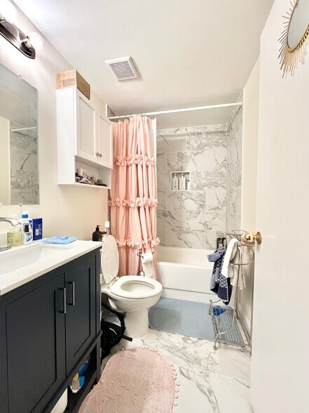 Building Photo - 6 Douglas Park