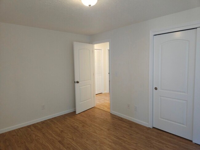 Building Photo - 3Bd/2Ba Single Story Home-Available soon!