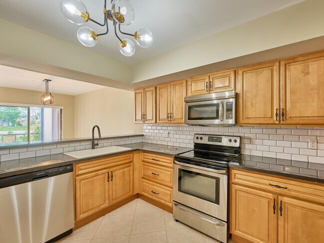 Building Photo - 6040 Glendale Dr