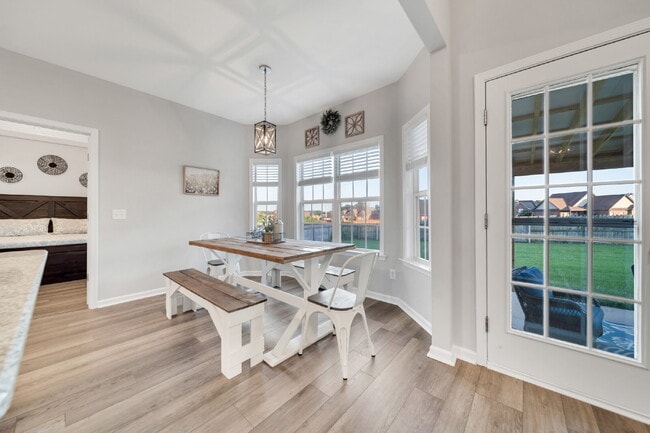 Building Photo - FULLY and Tastefully furnished 3 bedroom h...