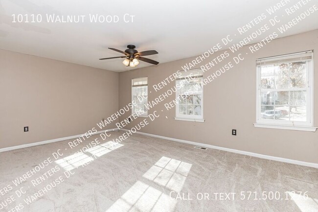 Building Photo - Well maintained 3-level 3Bd/2 full & 2 hal...