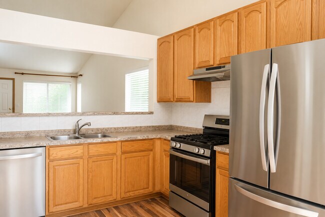 Building Photo - 127 Amberly Dr