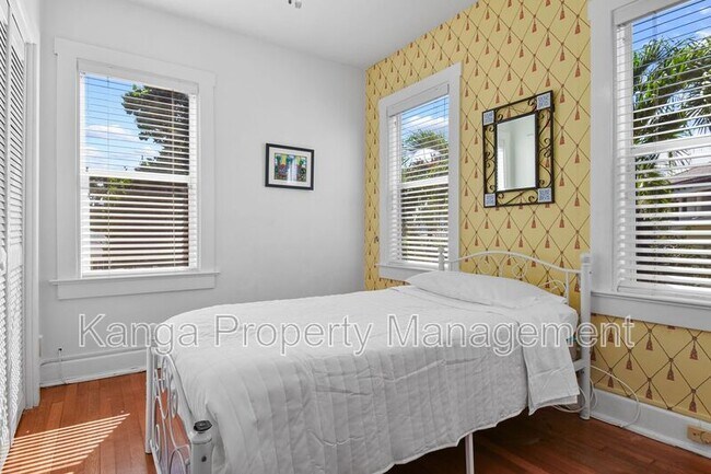 Building Photo - 194 Almeria Rd