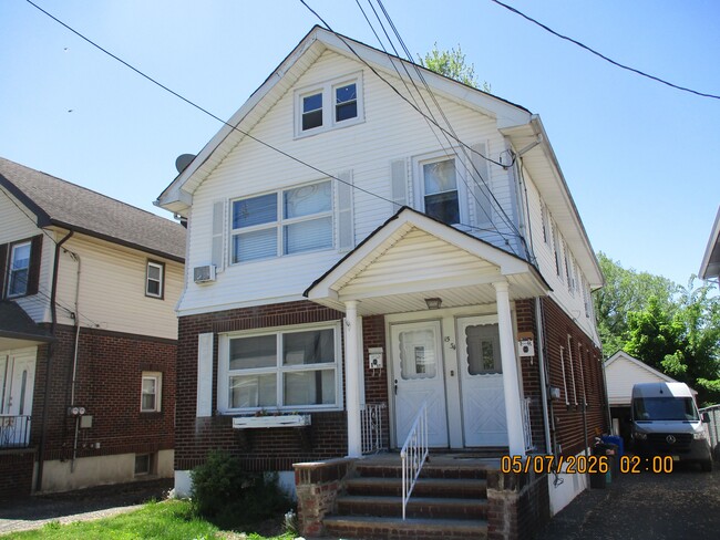 Building Photo - 15-34-34 Parmelee Ave