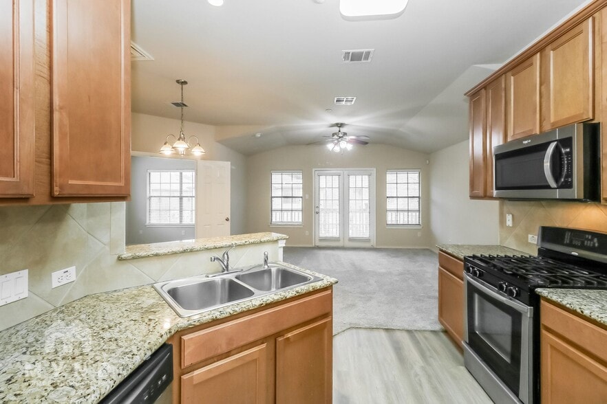 Building Photo - 1310 W Parmer Ln